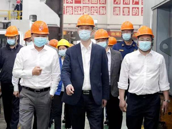 市政府黨組成員、新區(qū)黨工委副書記錢洪文蒞臨我司考察指導(dǎo).jpg